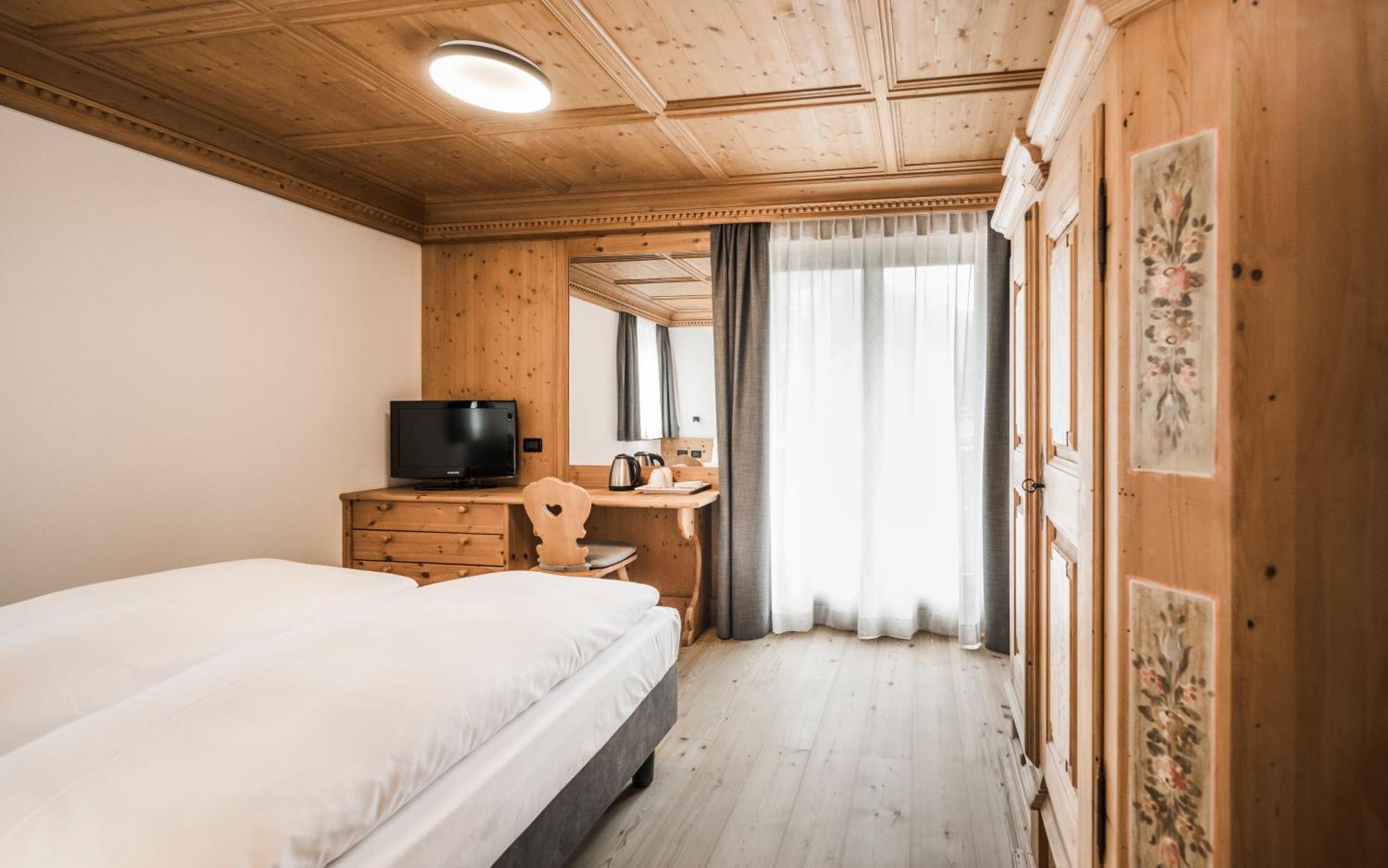 Hotel Ladinia Ла Виля Екстериор снимка